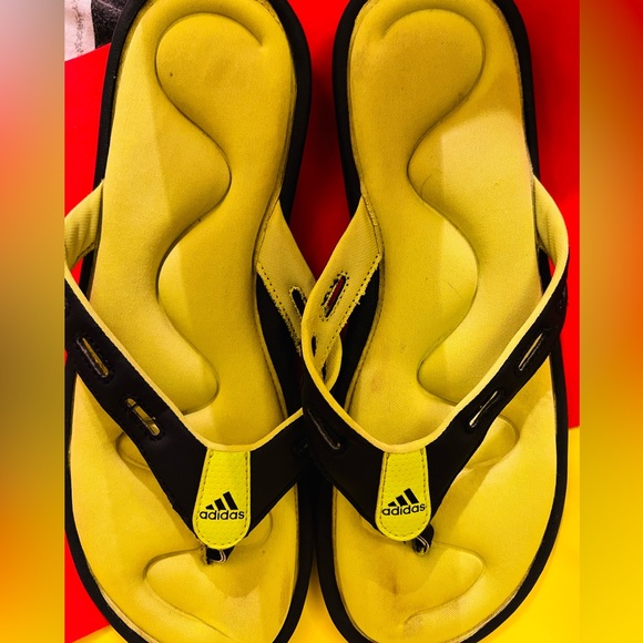 Adidas memory foam comfy flip flops - black with green/yellow - Picture 5 of 5